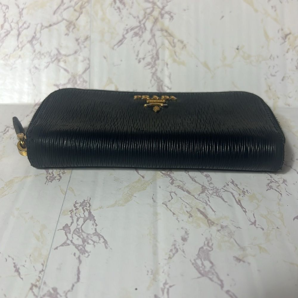 PRADA BLACK SAFFIANO ZIP AROUND KEY HOLDER - Picture 4 of 9